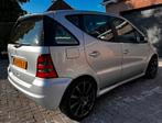 Mercedes-Benz A210 Evolution AMG airco Bose, Auto's, Mercedes-Benz, Zwart, 4 cilinders, Handgeschakeld, 48 €/maand