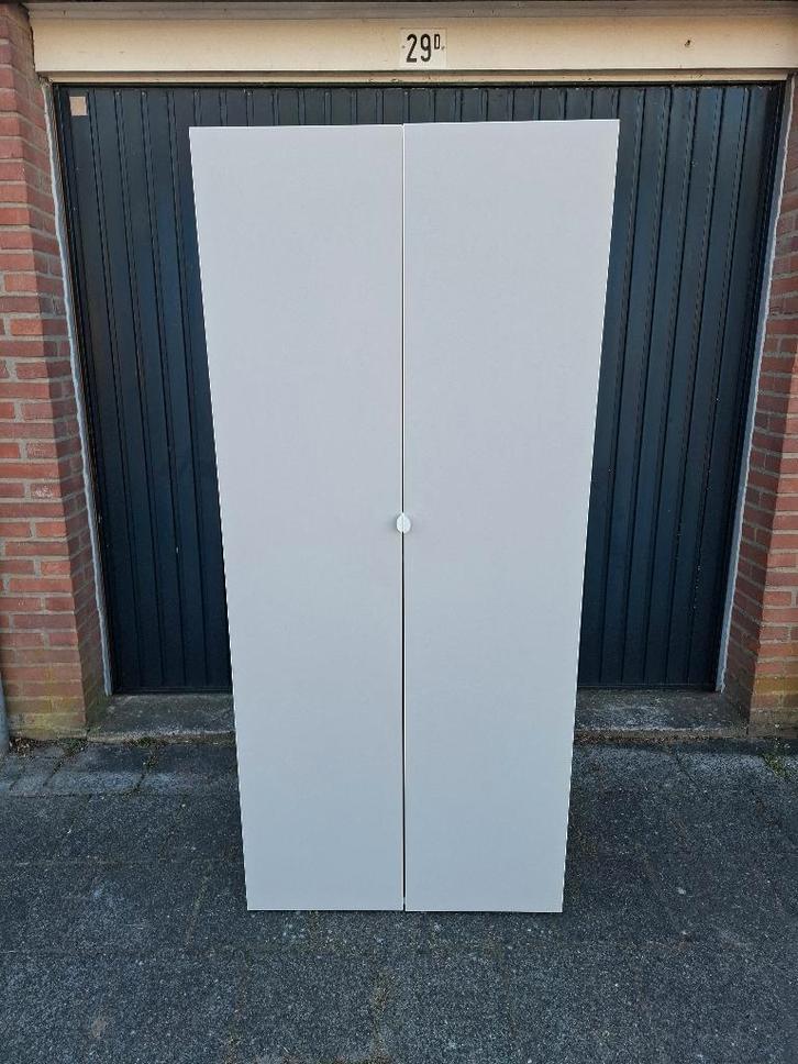 1 mooie ruime IKEA kledingkast/hangkast met veel bergruimte, Huis en Inrichting, Kasten | Kledingkasten, Gebruikt, 150 tot 200 cm