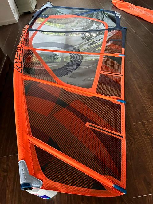 4.7 Neilpryde Atlas - Power wave zeil in zeer goede staat!, Watersport en Boten, Windsurfen, Zo goed als nieuw, Zeil, Met draagtas