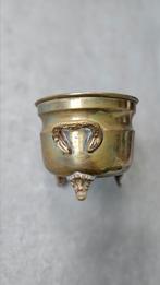 Koperen potje op pootjes, Ophalen