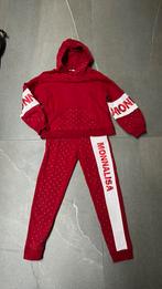 MONNALISA | Leuk rode joggjng set | Maat: 134, Kinderen en Baby's, Kinderkleding | Maat 134, Gebruikt, Meisje, Ophalen of Verzenden