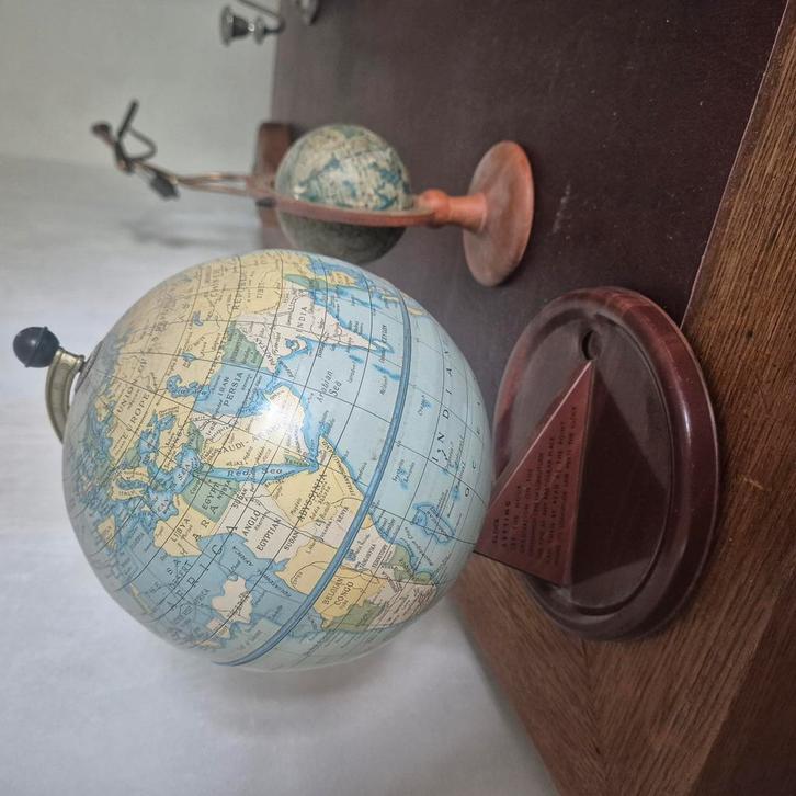 Zeldzame Engelse wereldbol van Chad Valley, Huis en Inrichting, Woonaccessoires | Wereldbollen, Gebruikt, Ophalen of Verzenden