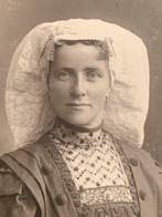 cdv carte de visite foto Rotterdam Strauss klederdracht, Verzamelen, Foto's en Prenten, Verzenden, Foto, Klederdracht, Zo goed als nieuw