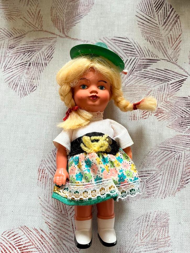 Vintage Pop in Klederdracht - Verzamelobject, Antiek en Kunst, Antiek | Speelgoed, Ophalen of Verzenden