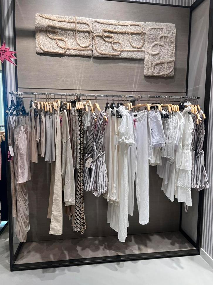NIEUW Rest partij dames kleding winkel/webshop, Kleding | Dames, Dames-kledingpakketten, Nieuw, Maat 38/40 (M), Ophalen