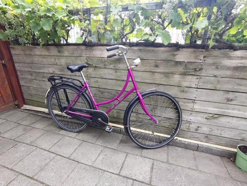 Paarse omafiets, Fietsen en Brommers, Fietsen | Dames | Omafietsen, Gebruikt, Ophalen