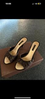 Vintage orginele louisvuitton hakken, Kleding | Dames, Schoenen, Pumps, Bruin, Louis Vuitton, Ophalen of Verzenden