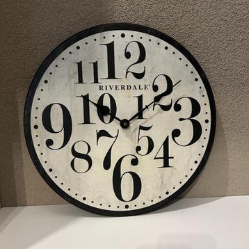 Riverdale houten wandklok – 35 cm beschikbaar voor biedingen