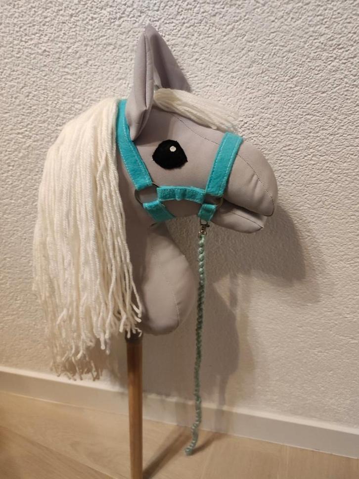 Stokpaardje met Halster - Speelgoed Paard, Kinderen en Baby's, Speelgoed | Buiten | Los speelgoed, Nieuw, Ophalen of Verzenden