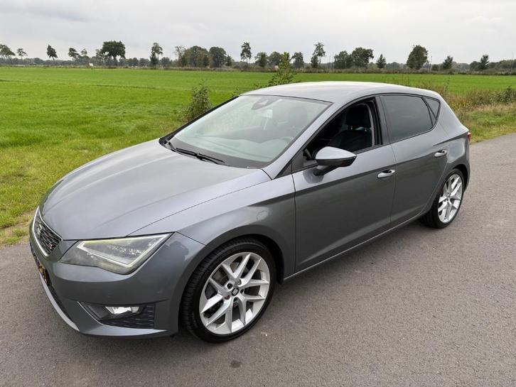 Seat Leon 1.8 TSI FR Business 180PK 2014 Grijs met trekhaak, Auto's, Seat, Particulier, Leon, ABS, Airbags, Airconditioning, Alarm