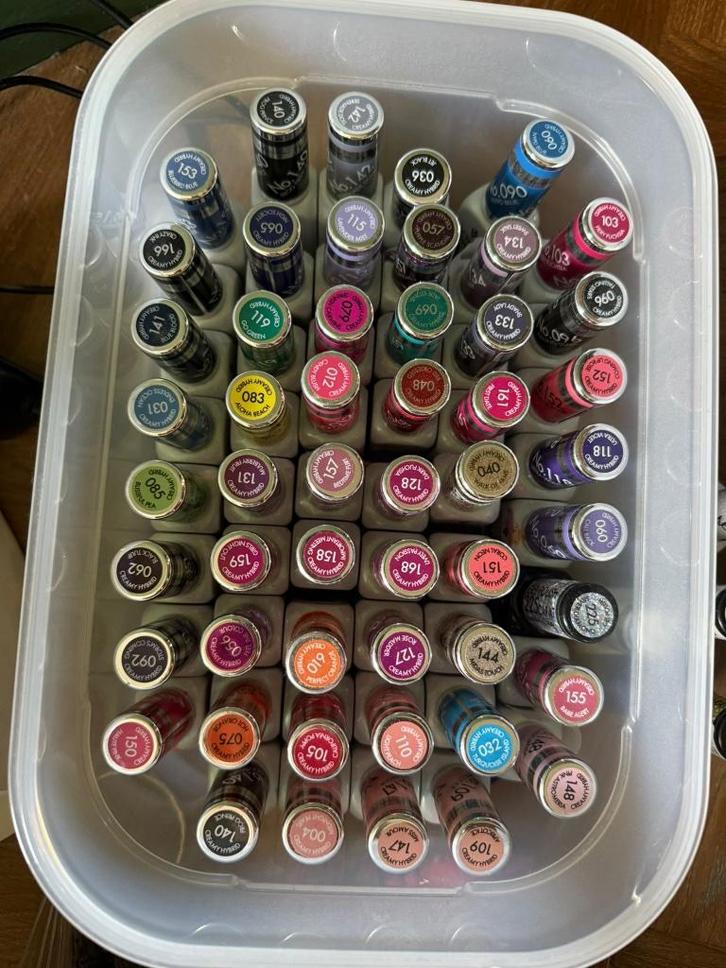 complete nagelstudio set, met nagellak, lamp en accesioires, Diensten en Vakmensen, Schoonheidsspecialisten | Manicure, Handverzorging