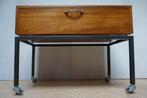 Vintage houten tafeltje/klepkastje, stalen frame op wielen, Ophalen, Minder dan 55 cm, Gebruikt, Rond