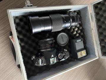 Vintage spiegelreflexcamera Vivitar XV-1 met extra lens beschikbaar voor biedingen