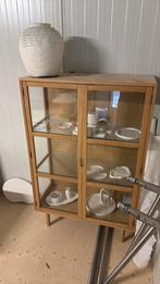 JYSK vitrinekast / dressoir – hout & glas (35 × 127 × 80 cm), Ophalen, Japandi, Met deur(en), '