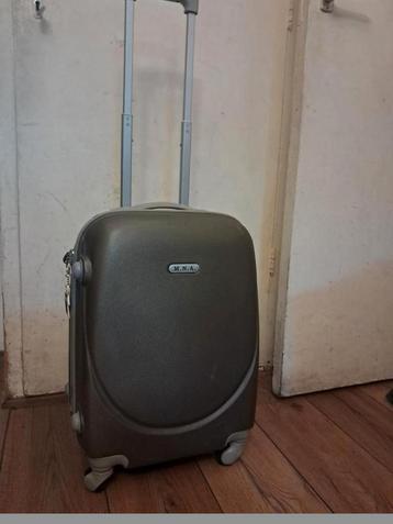 Te koop, MNA merk reiskoffer/handBaggage met 4 stevige. beschikbaar voor biedingen