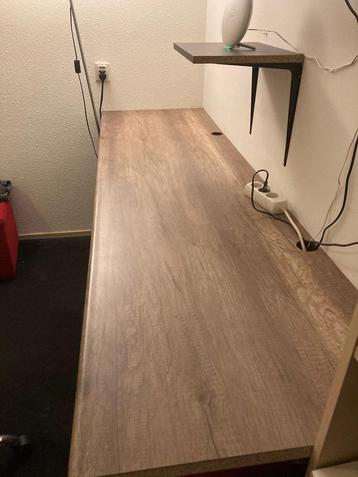 Bureau 206x60 beschikbaar voor biedingen