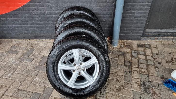 Velgen kia sportage 215/70R16, Auto-onderdelen, Banden en Velgen, Velg(en), Winterbanden, 16 inch, 215 mm, Personenwagen, Gebruikt