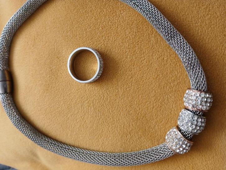 Mooie set halsketting en armband, +gratis ring, Sieraden, Tassen en Uiterlijk, Kettingen, Zo goed als nieuw, Overige materialen