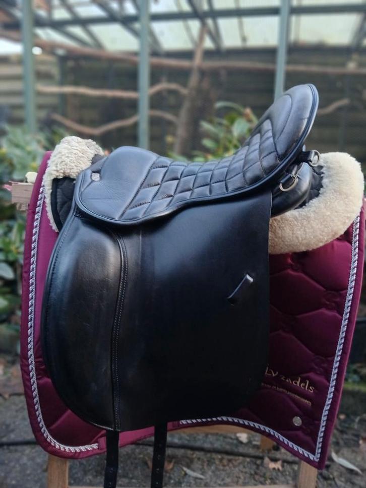 Massimo Wandern trail zadel 17.5 inch boommaat 35 zwart, Dieren en Toebehoren, Paarden en Pony's | Zadels, Zo goed als nieuw, Dressuur