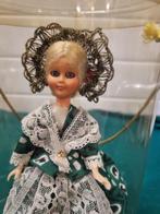 -	Pop vintage kledendracht plastic, Verzamelen, Poppen, Ophalen of Verzenden, 'T Olde Gre-j, Info@toldegrej.nl, Endepoelstraat 20f Didam