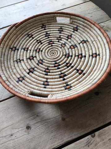 Rieten Schaal uit Zambia beschikbaar voor biedingen