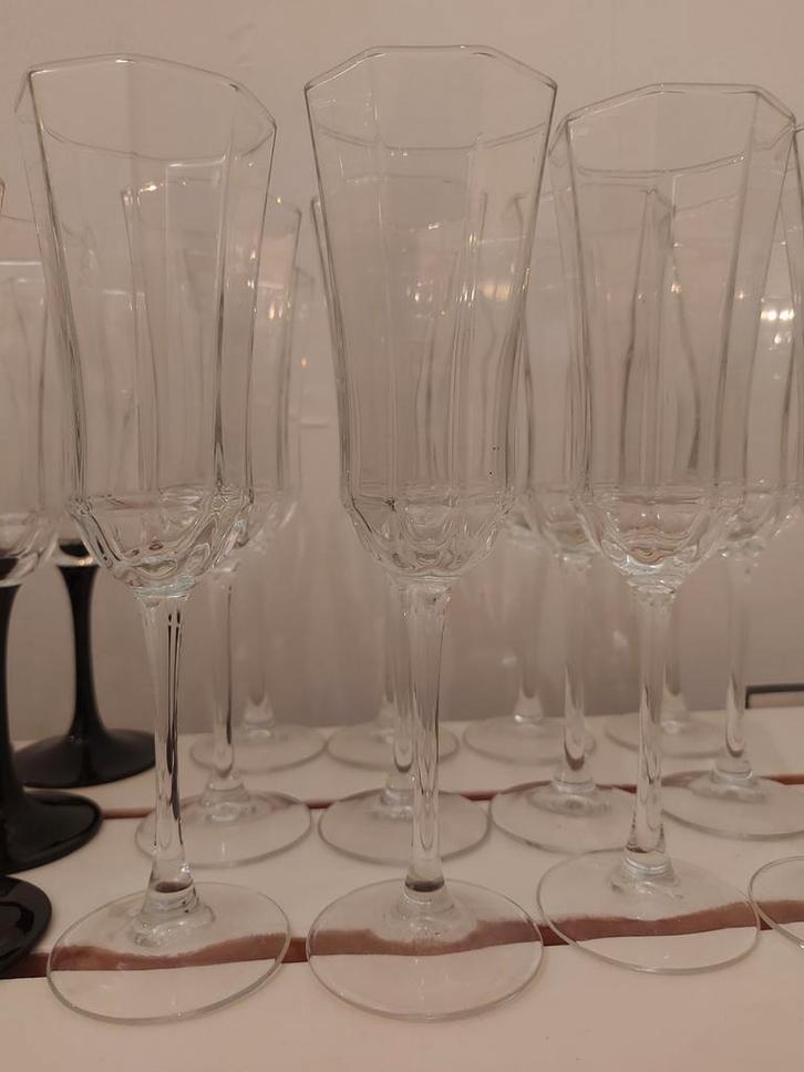 Alleen ophalen - octime champagneglazen vintage luminarc, Huis en Inrichting, Keuken | Servies, Overige stijlen, Glas, Ophalen
