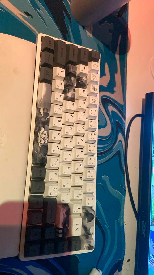Royal kludge rkg68 mrt custom keycaps en brown switches, Computers en Software, Toetsenborden, Gebruikt, Qwerty, Draadloos, Gaming toetsenbord