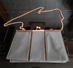 Vintage grijs leren schoudertasje met bruin biesje, 14x22 cm, Sieraden, Tassen en Uiterlijk, Tassen | Schoudertassen, Overige merken