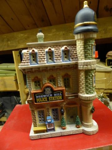 Lemax Kerstdorp Item  -- Norwich police station beschikbaar voor biedingen