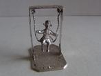 Miniatuur zilver Ej82 schommel + kind zilveren miniaturen, Antiek en Kunst, Antiek | Goud en Zilver, Verzenden, Zilver