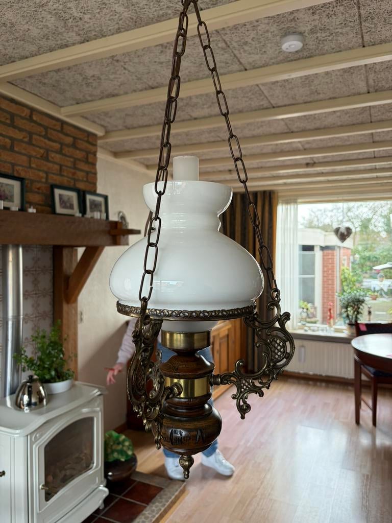 Klassieke hanglamp met opaline kap – messing – vintage, Ophalen