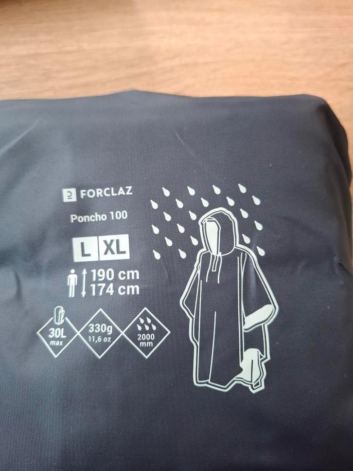 Forclaz Regenponcho - Maat L/XL - Nieuwstaat, Sport en Fitness, Bergsport en Wandelen, Zo goed als nieuw, Ophalen of Verzenden