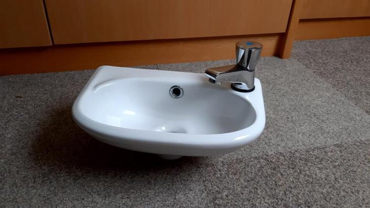 Wastafeltje, Doe-het-zelf en Verbouw, Sanitair, Zo goed als nieuw, Wastafel, Chroom, Steen, Ophalen