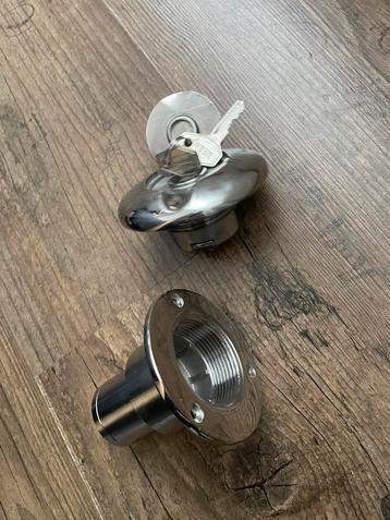 Tankdop boot beschikbaar voor biedingen