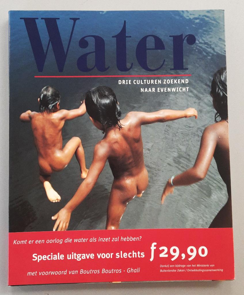Water, drie culturen zoekend naar evenwicht, fotoboek, zgan, Boeken, Kunst en Cultuur | Fotografie en Design, Zo goed als nieuw