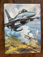 Vlucht door de tijd 75 jaar luchtmacht, Boek of Tijdschrift, Ophalen of Verzenden, Zo goed als nieuw