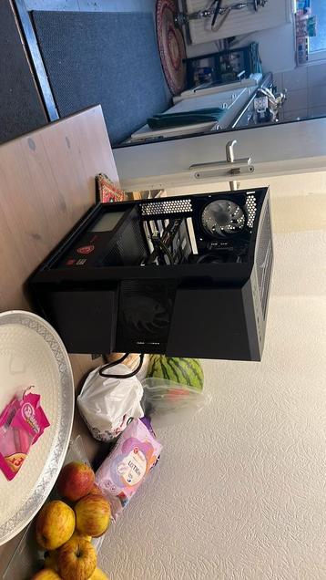 Gaming pc beschikbaar voor biedingen