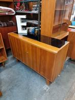 Vintage sideboard dressoir met zwart glazen blad, Huis en Inrichting, Kasten | Dressoirs, Ophalen, ,, ,, ,