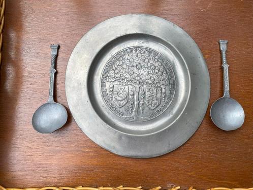 Tinnen bord Jubileum H.M. Koningin Wilhelmina 1923, Verzamelen, Koninklijk Huis en Royalty, Gebruikt, Overige typen, Nederland