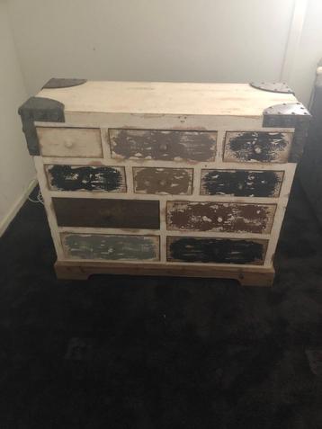 Te koop heel mooi kastje  beschikbaar voor biedingen