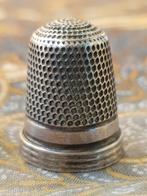 Mooie antieke vingerhoed uit Engeland van zilver 2,3 cm., Ophalen of Verzenden, Zilver