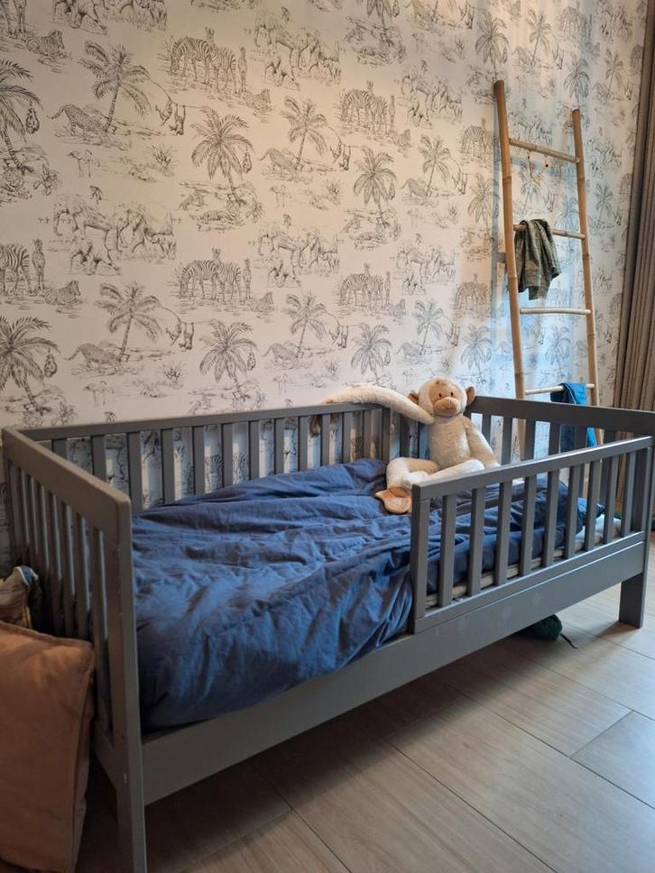 Peuterbed Petit Amelie, Kinderen en Baby's, Kinderkamer | Bedden, Gebruikt, 140 tot 160 cm, 70 tot 85 cm, Matras, Ophalen