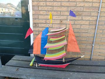 Vintage Zeilboot Model vlieger  beschikbaar voor biedingen