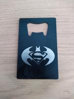 Nieuwe zwarte flesopener. Batman superman. Gegraveerd., Verzamelen, Stripfiguren, Ophalen of Verzenden, Zo goed als nieuw, Gebruiksvoorwerp