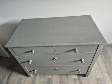 Houten dressoir kast beschikbaar voor biedingen
