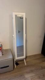 Spiegelkast, Ophalen