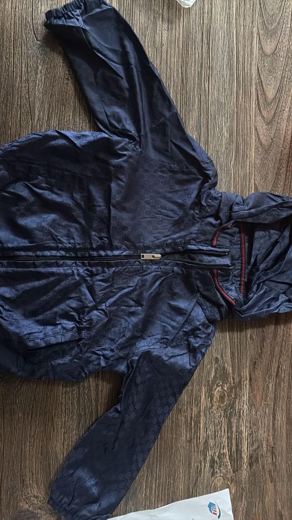 Luxe designer kleding  Gucci, Burberry & Dolce & Gabbana, Kinderen en Baby's, Babykleding | Baby-kledingpakketten, Zo goed als nieuw