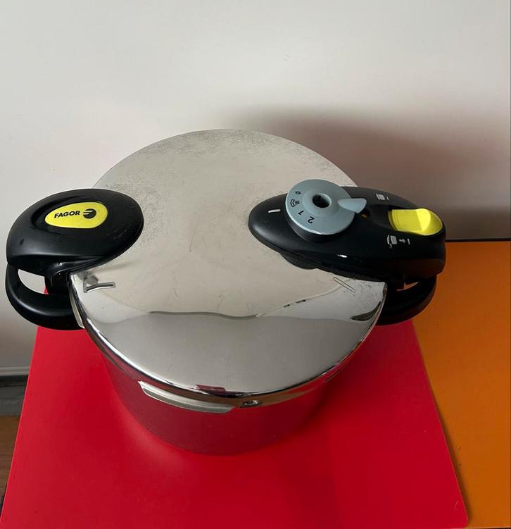 FAGOR 6L Snelkookpan - Perfect voor snelle maaltijden!, Huis en Inrichting, Keuken | Keukenbenodigdheden, Gebruikt, Ophalen