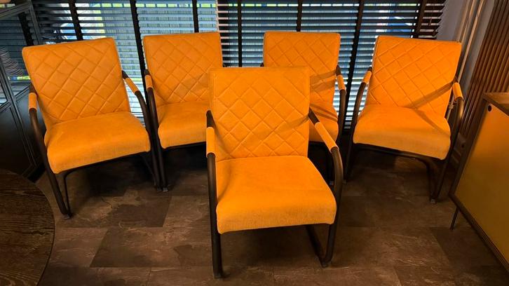 Set van 5 luxe eetkamerstoelen – mosterdgeel / okergeel, Huis en Inrichting, Stoelen, Zo goed als nieuw, Vijf, Zes of meer stoelen