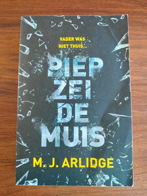 M.J. Arlidge - Piep zei de muis, Boeken, Thrillers, Zo goed als nieuw, Nederland, Ophalen of Verzenden